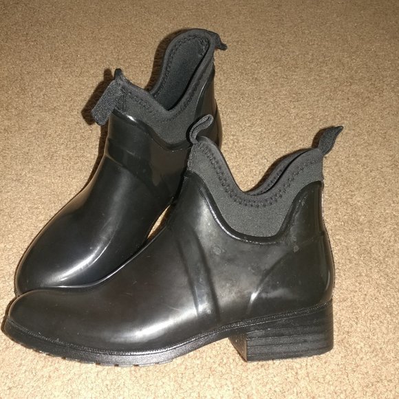 Nine West: DEVIN Black Shiny Rain Booties - Women's Size 9M - Picture 4 of 12